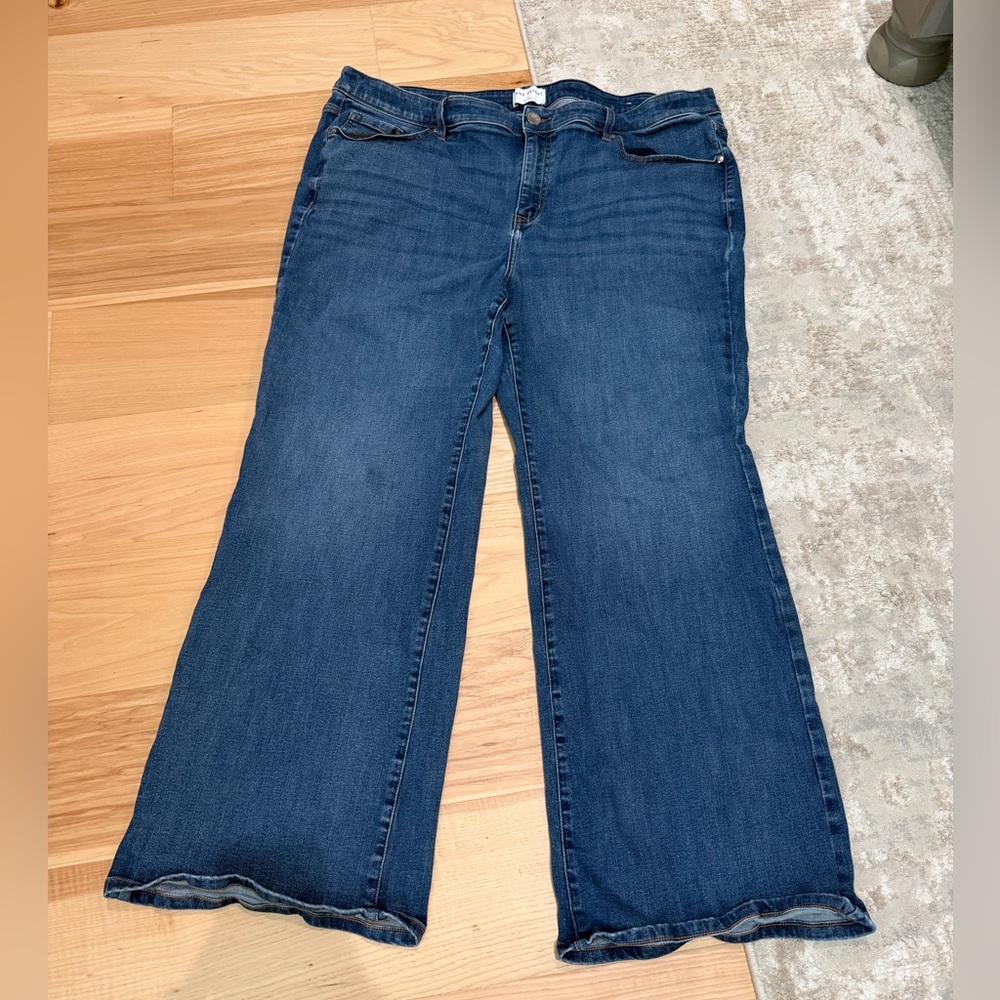 Lane Bryant Mid- Rise, signature fit boot cut jeans size 24